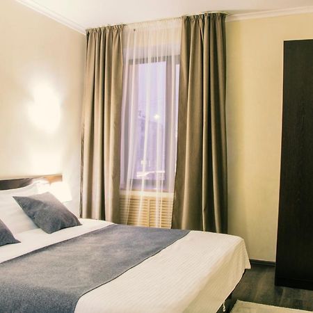 Alplaza Hotel Ustʼ-Kamenogorsk Екстериор снимка