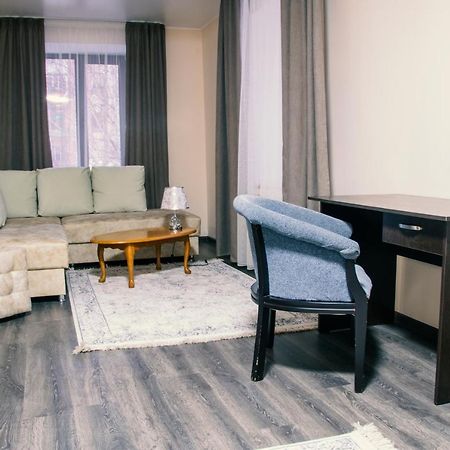 Alplaza Hotel Ustʼ-Kamenogorsk Екстериор снимка