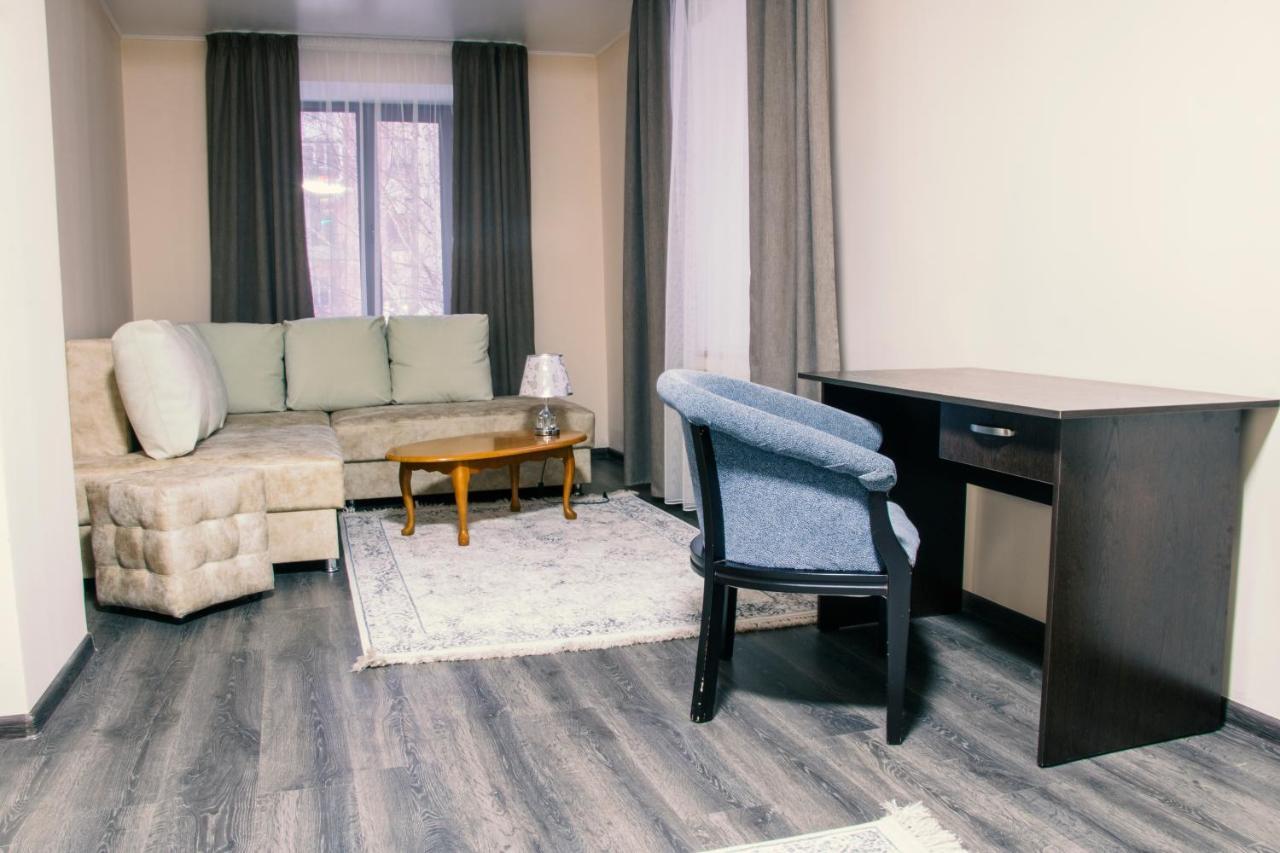 Alplaza Hotel Ustʼ-Kamenogorsk Екстериор снимка