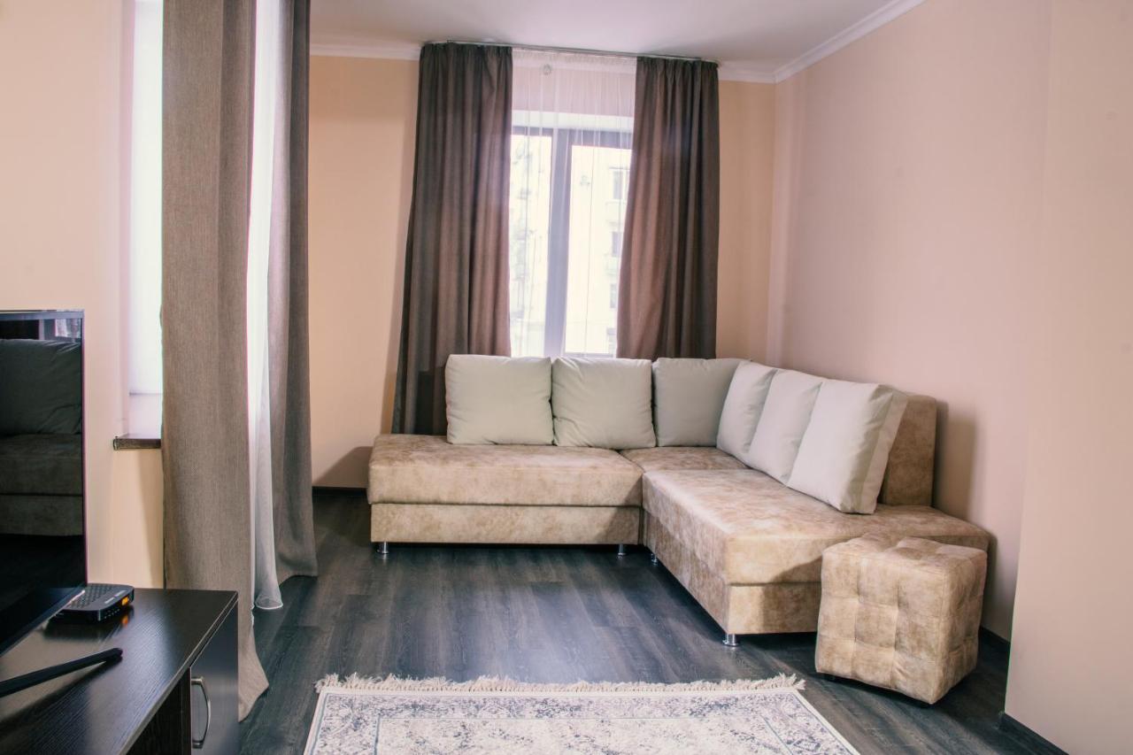 Alplaza Hotel Ustʼ-Kamenogorsk Екстериор снимка