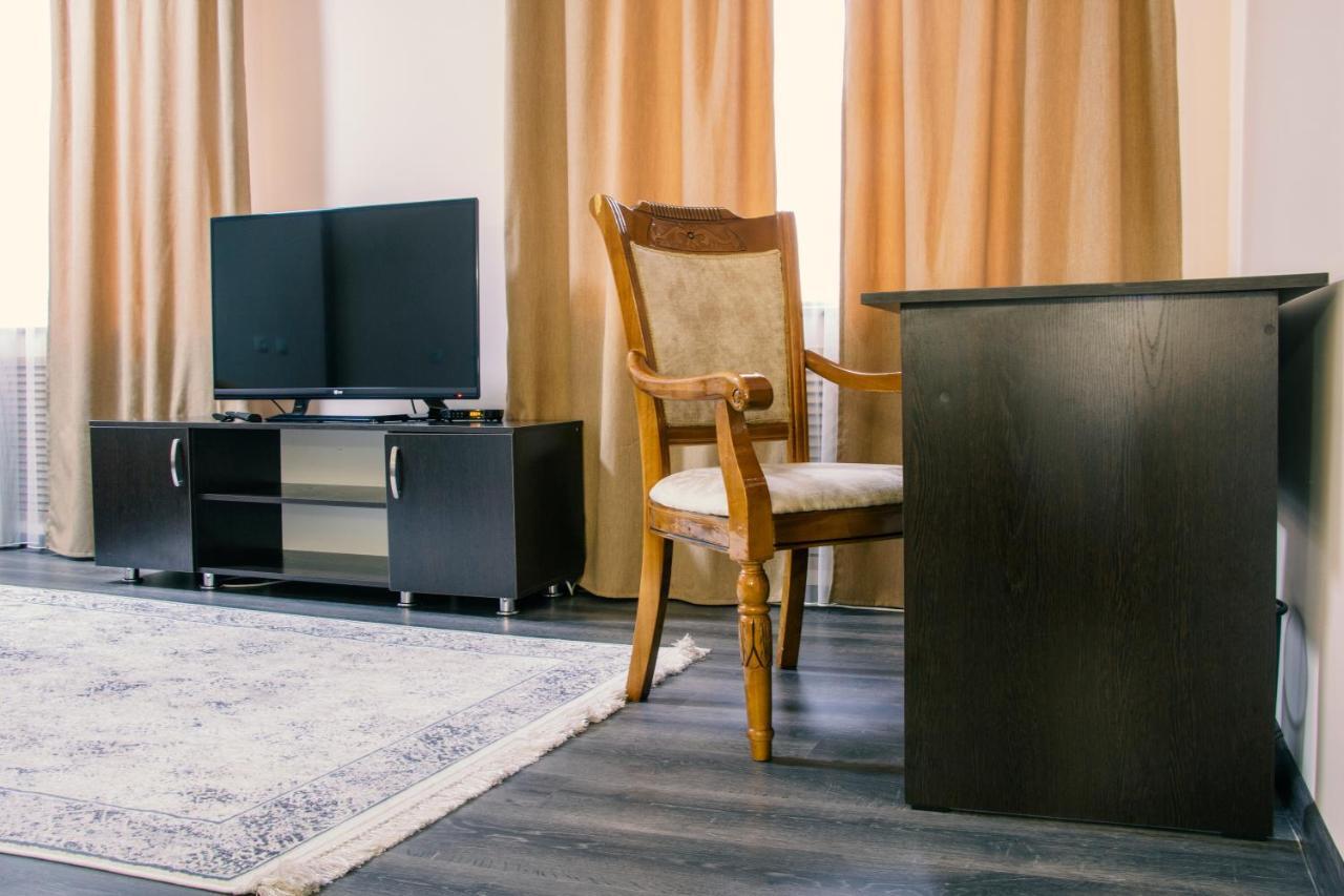 Alplaza Hotel Ustʼ-Kamenogorsk Екстериор снимка